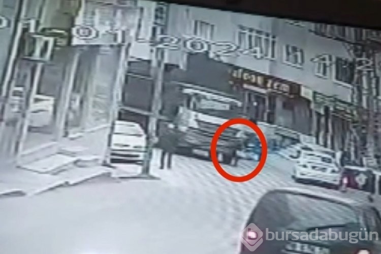Bursa'da yaşlı adam hafriyat kamyonunun altında kaldı!