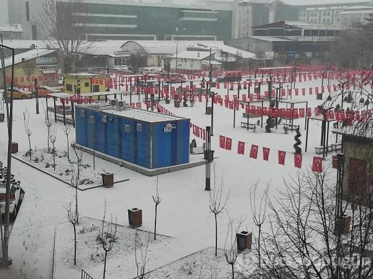 Çığ riski nedeniyle Van - Bahçesaray kara yolu 13 gündür kapalı
