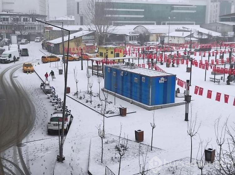 Çığ riski nedeniyle Van - Bahçesaray kara yolu 13 gündür kapalı
