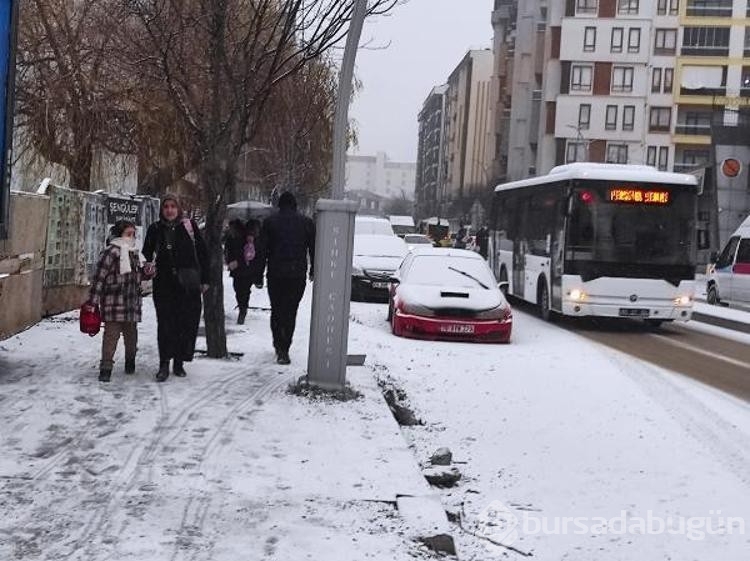 Çığ riski nedeniyle Van - Bahçesaray kara yolu 13 gündür kapalı
