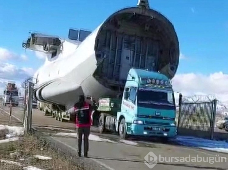 Erzurum'daki Gürcistan uçağı, yıllar sonra aprondan çıkarıldı