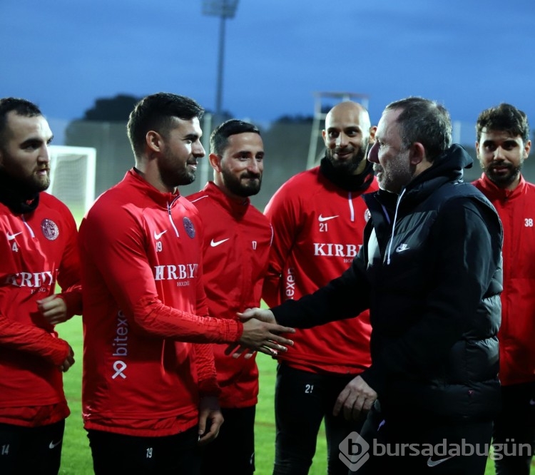 Sergen Yalçın Antalyaspor'un başında ilk antrenmanına çıktı
