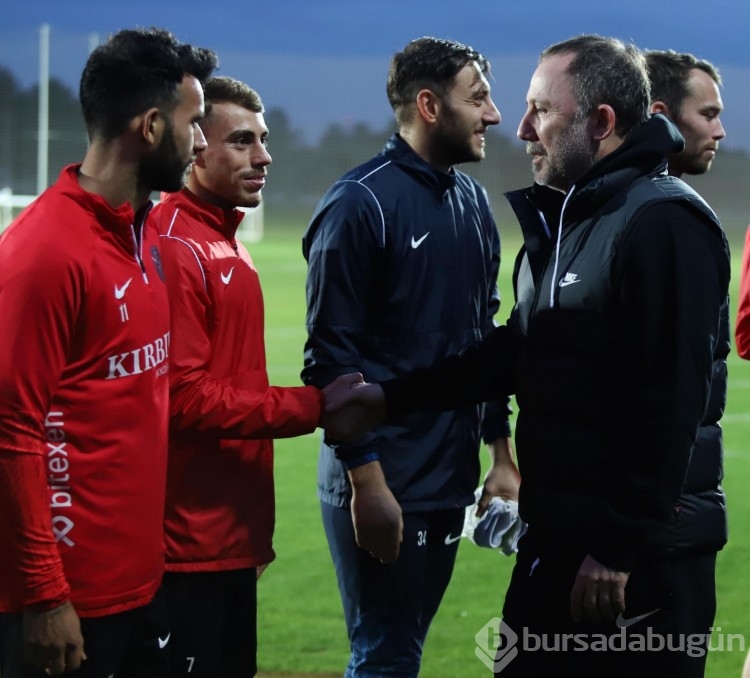 Sergen Yalçın Antalyaspor'un başında ilk antrenmanına çıktı
