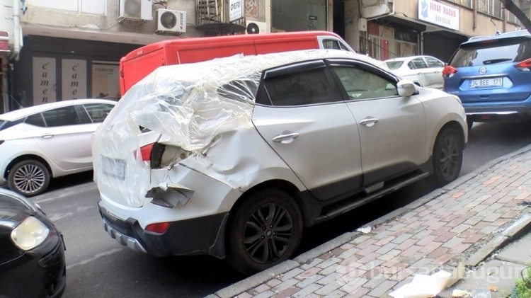 İstanbul'da 4'üncü kattan otomobilin içine düşen işçi ağır yaralandı
