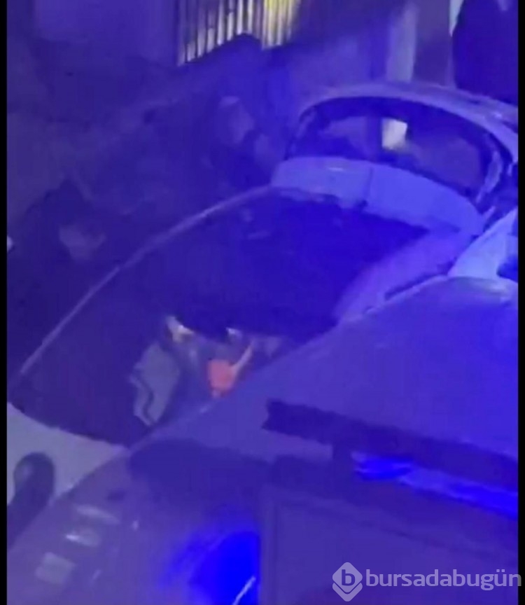 İstanbul'da 4'üncü kattan otomobilin içine düşen işçi ağır yaralandı
