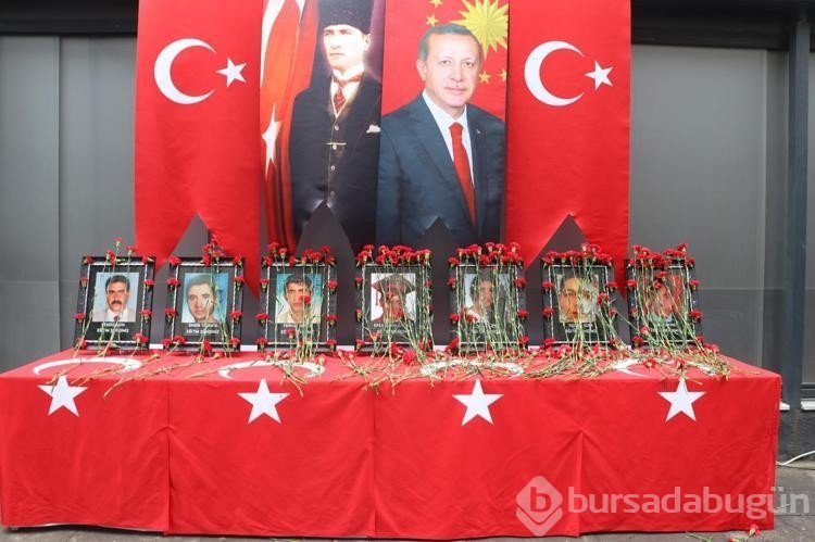 Diyarbakır'da dershane önündeki bombalı saldırıda ölenler anıldı
