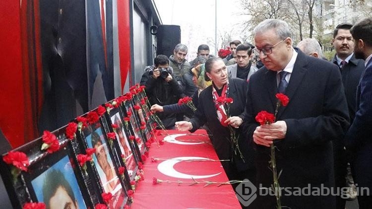 Diyarbakır'da dershane önündeki bombalı saldırıda ölenler anıldı
