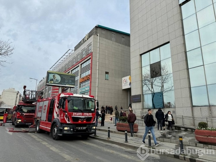 Bayrampaşa Belediyesi binasında yangın
