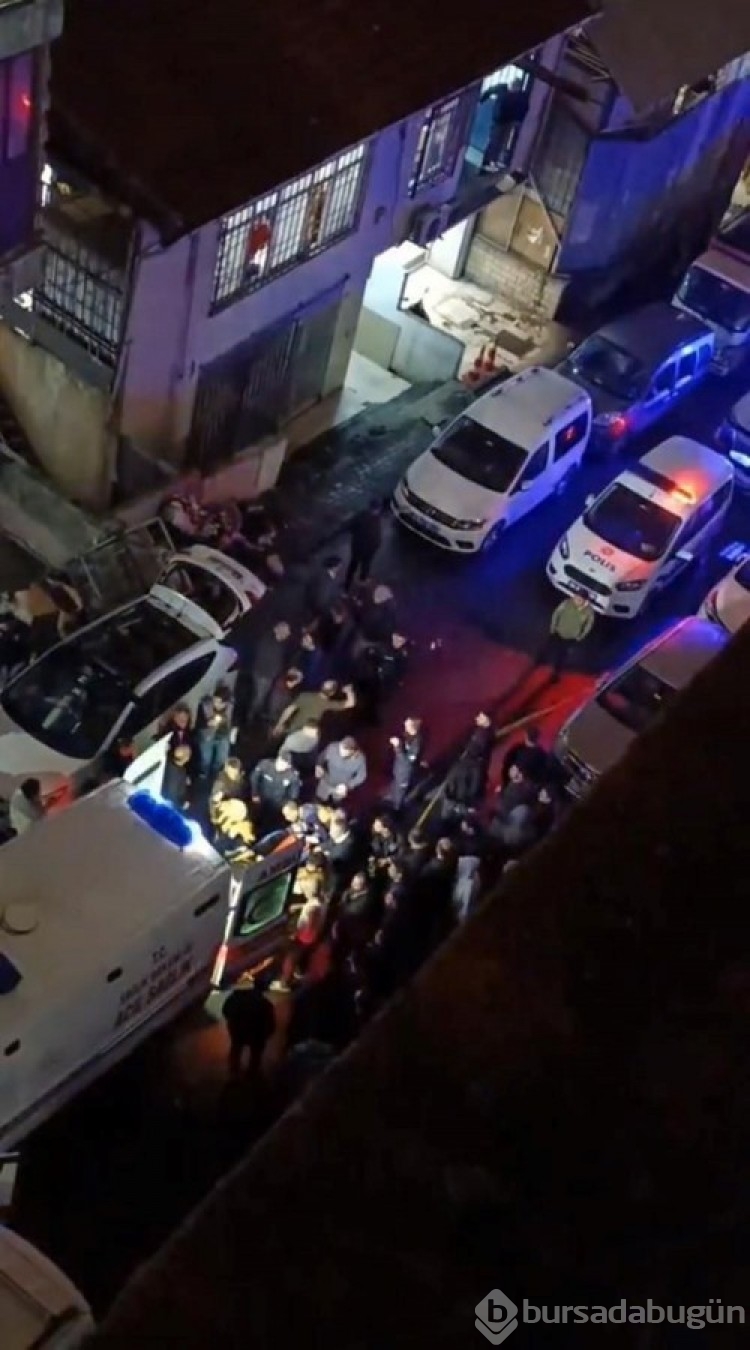 İstanbul'da 4'üncü kattan otomobilin içine düşen işçi hastaneye kaldırıldı