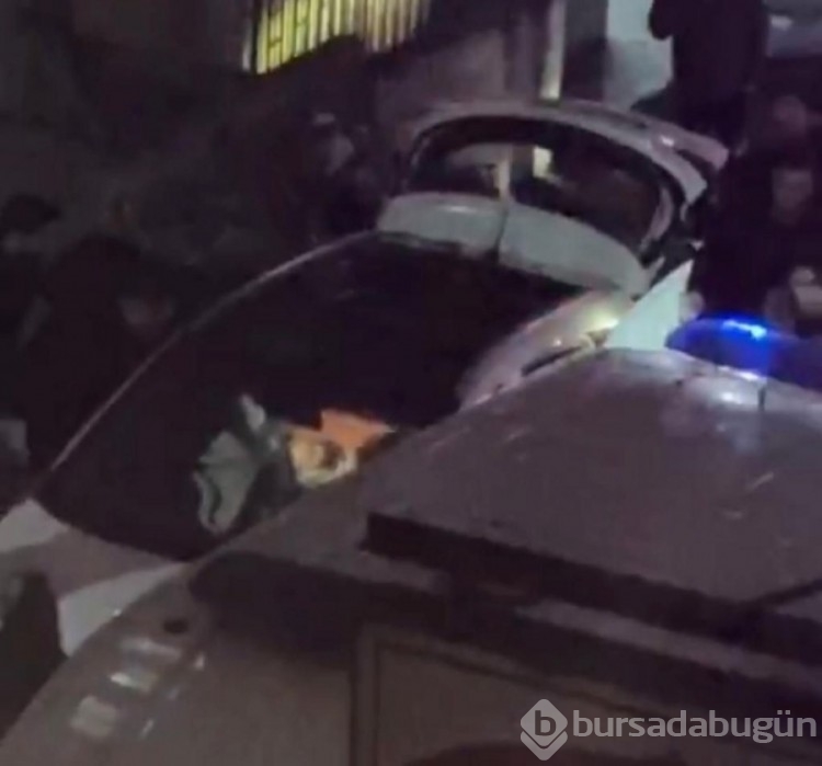 İstanbul'da 4'üncü kattan otomobilin içine düşen işçi hastaneye kaldırıldı