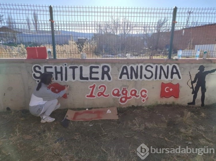 Çorum'da lise öğrencileri 12 şehit için 12 fidan dikti