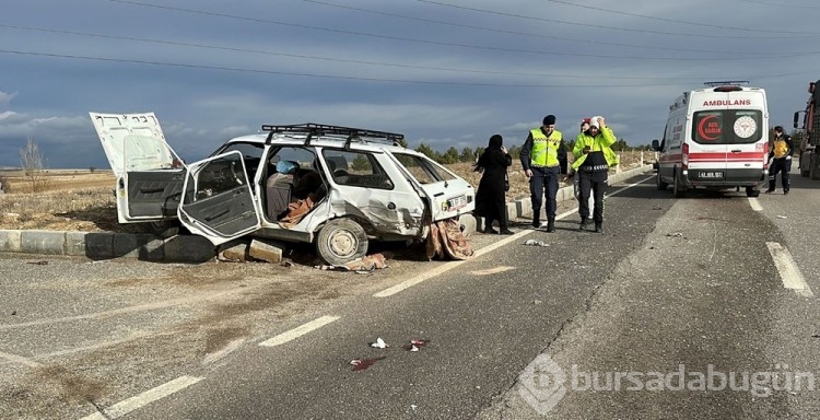 Kütahya'da 2 otomobil çarpıştı; 1'i ağır, 8 yaralı