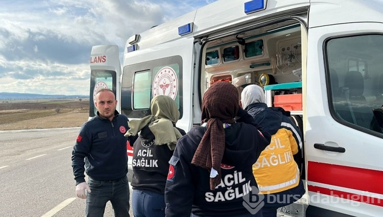 Kütahya'da 2 otomobil çarpıştı; 1'i ağır, 8 yaralı