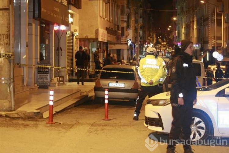 Kuyumcu müşterilerini dolandırıp kaçtı