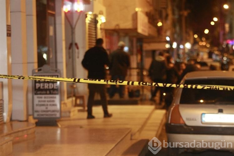Kuyumcu müşterilerini dolandırıp kaçtı