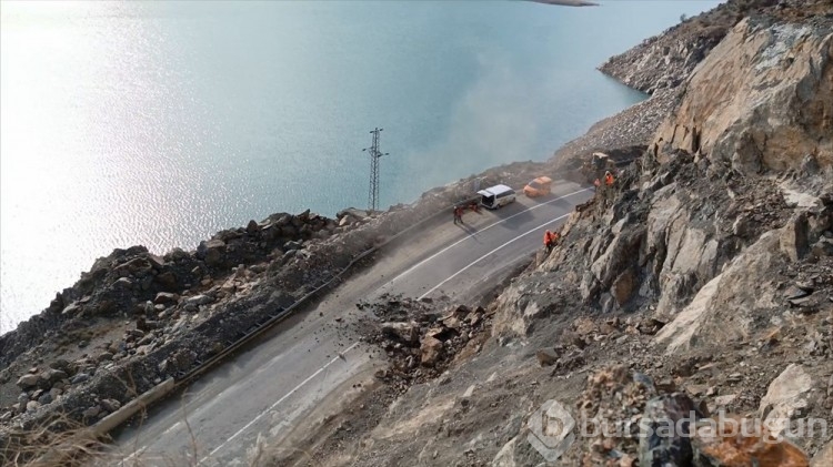 Artvin'de riskli kayalar için endüstriyel dağcılar devrede
