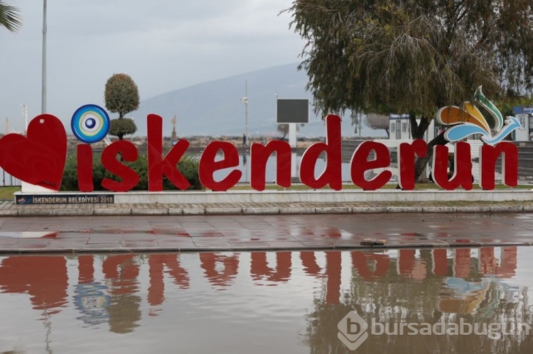 Hatay İskenderun'da sağanak etkili oldu
