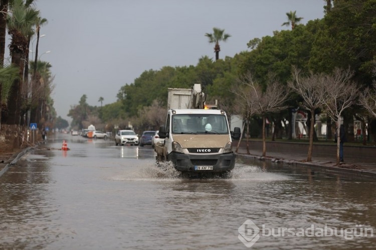 Hatay İskenderun'da sağanak etkili oldu
