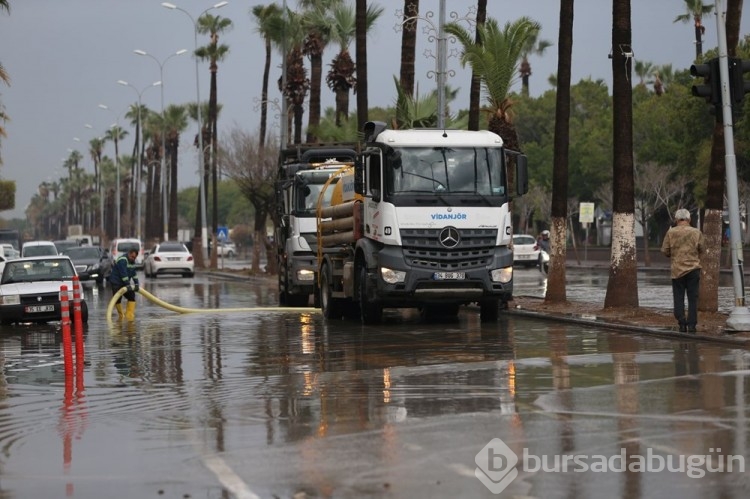Hatay İskenderun'da sağanak etkili oldu
