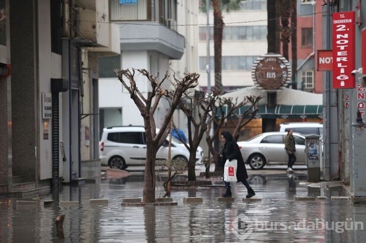 Hatay İskenderun'da sağanak etkili oldu
