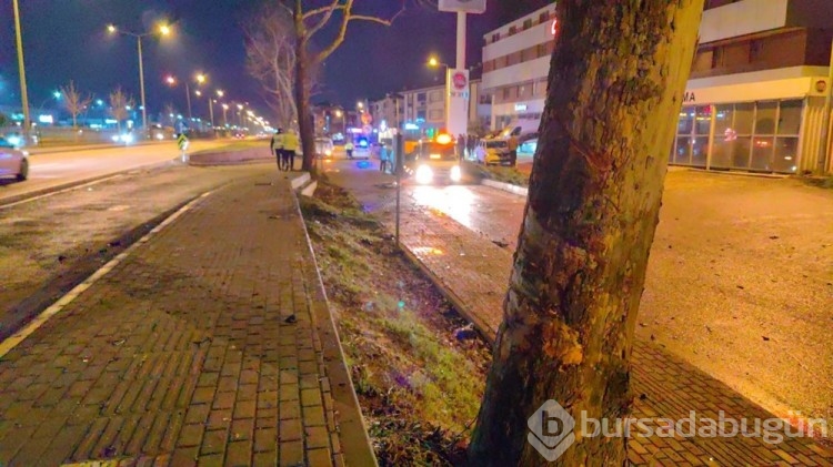 Bursa'da kontrolden çıkan otomobil yola uçtu
