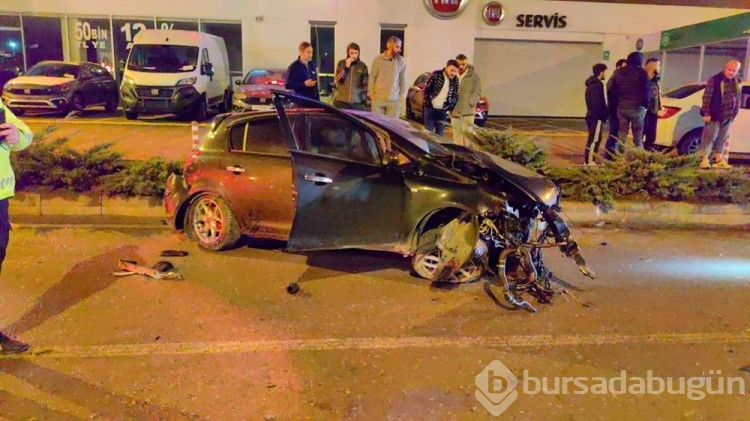 Bursa'da kontrolden çıkan otomobil yola uçtu
