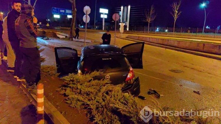 Bursa'da kontrolden çıkan otomobil yola uçtu
