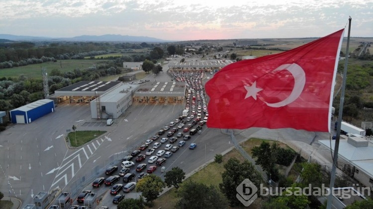 Avrupa'ya açılan sınır kapılarından 15 milyon yolcu geçiş yaptı