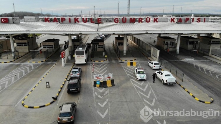 Avrupa'ya açılan sınır kapılarından 15 milyon yolcu geçiş yaptı