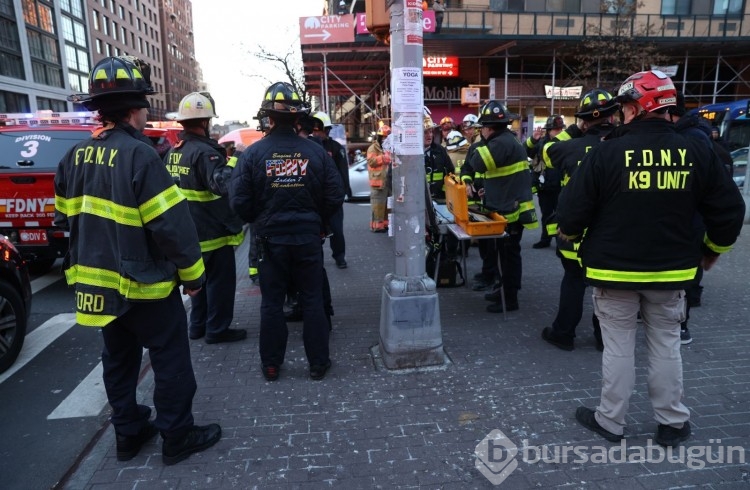 New York'ta iki metro treni çarpıştı! Çok sayıda yaralı var
