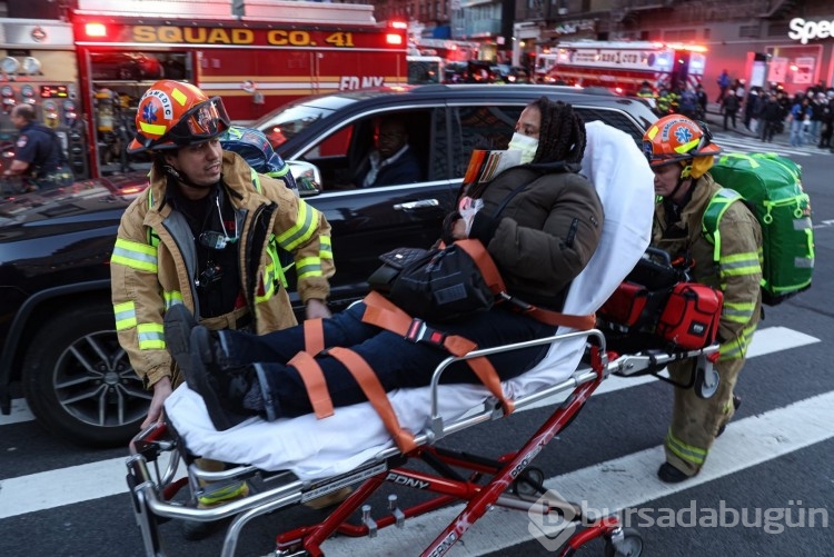 New York'ta iki metro treni çarpıştı! Çok sayıda yaralı var
