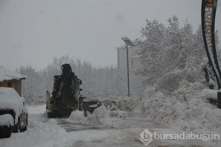 Karlıova'da kar etkili oldu
