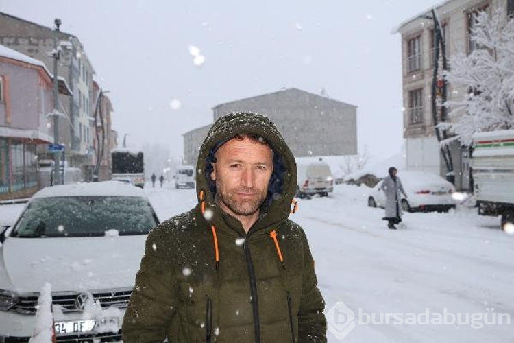 Karlıova'da kar etkili oldu
