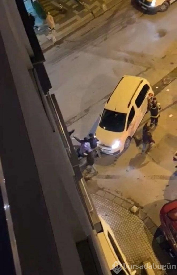 Ümraniye'de taşlı, sopalı trafik kavgası
