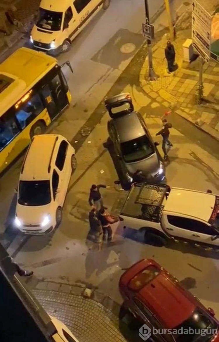 Ümraniye'de taşlı, sopalı trafik kavgası
