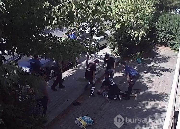 Baba ve kızının bıçaklanarak öldürüldüğü komşu kavgası kamerada
