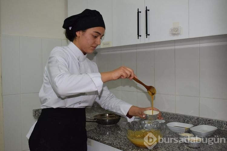 Batmanlı öğrenciler, uluslararası yemek yarışmasından ödüllerle döndü