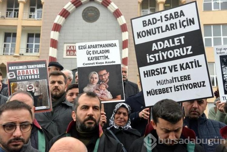 Depremde hayatını kaybedenlerin yakınlarından adliye önünde açıklama

