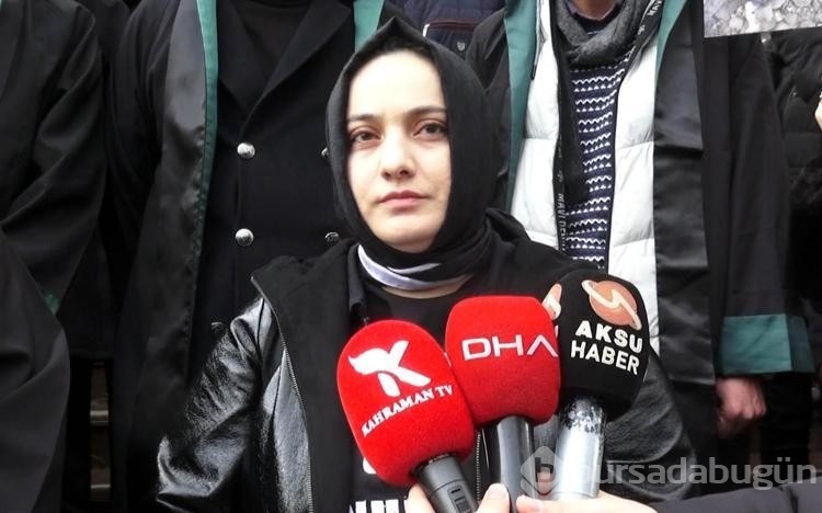 Depremde hayatını kaybedenlerin yakınlarından adliye önünde açıklama

