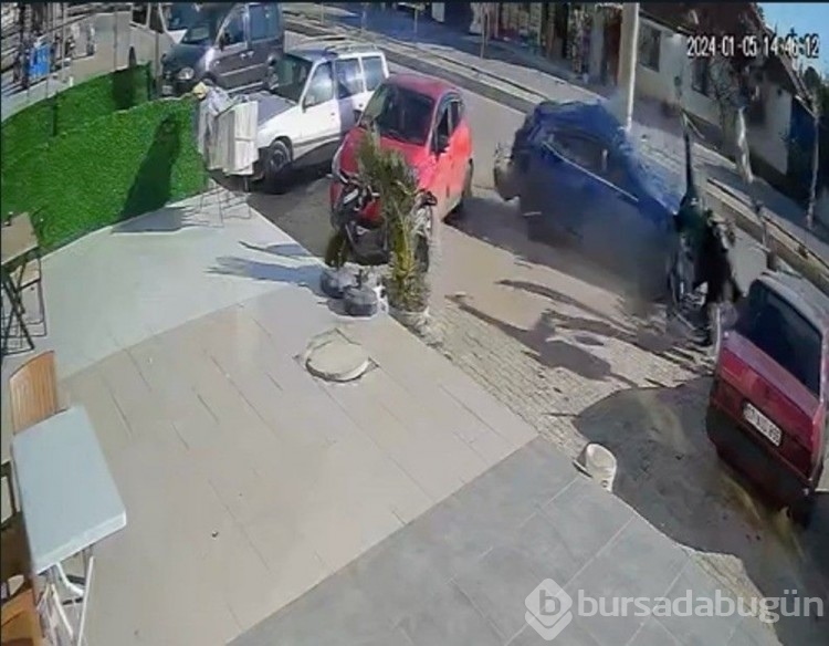 Kontrolden çıkan araç, otobüs bekleyenlere çarptı