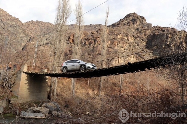 Erzurum'da 40 yıllık tahta köprü tehlike saçıyor
