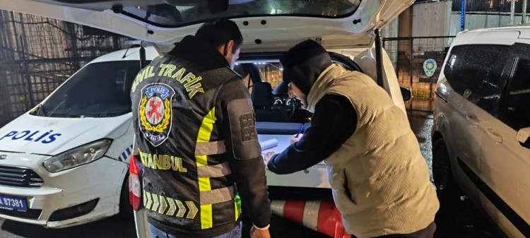 TEM'de yol kesen magandanın ehliyeti iptal edildi
