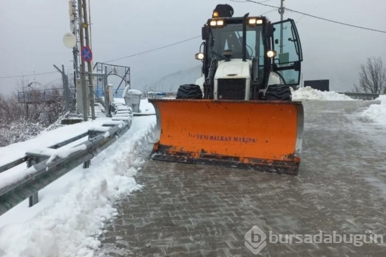 Bursa Yıldırım'da karlar temizleniyor