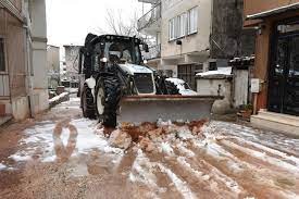 Bursa Yıldırım'da karlar temizleniyor