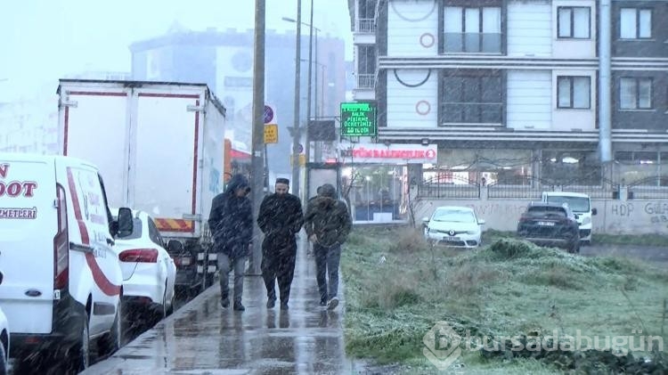 Sultangazi'de kar yağışı etkili oldu
