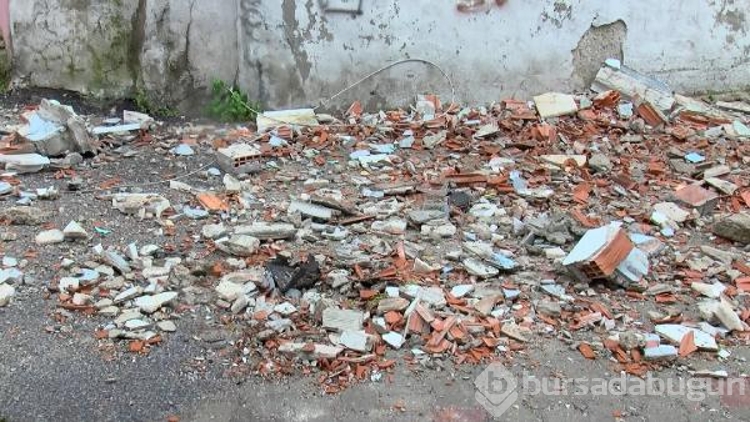 Kağıthane'de balkon çöktü