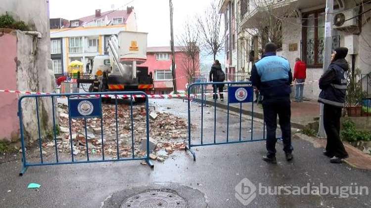 Kağıthane'de balkon çöktü