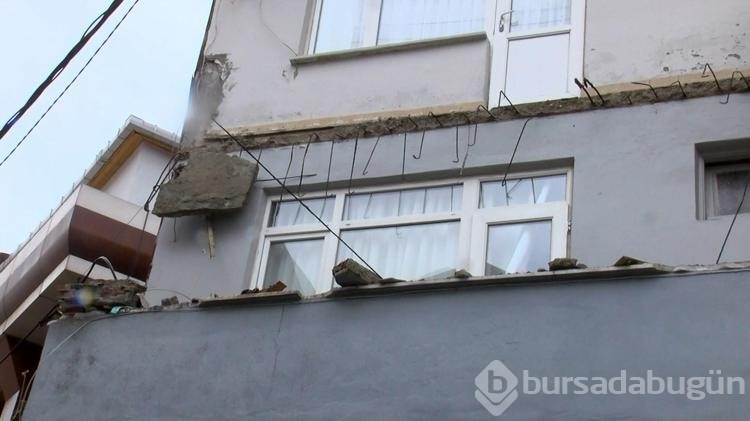 Kağıthane'de balkon çöktü