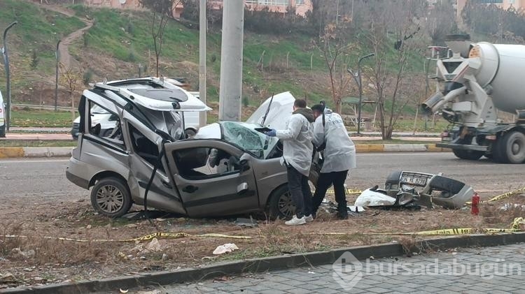 Beton direğe çarpan aracın sürücüsü öldü
