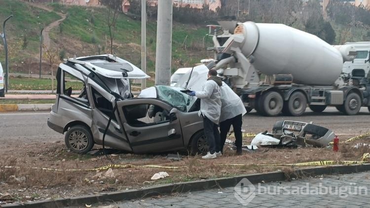 Beton direğe çarpan aracın sürücüsü öldü
